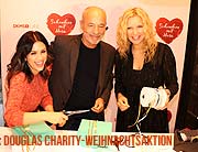 Douglas Charity-Weihnachtsaktion 2017 „Schenken mit Herz“ am 08.12.2017 mit Veronica Ferres, Heiner Lauterbach und Viktoria Lauterbach im Douglas Theatinerstraße. Stars packen Weihnachtsgeschenke für Douglas Kunden ein und schaffen Aufmerksamkeit für die gemeinnützige Organisation DKMS LIFE  (©Foto: Martin Schmitz)